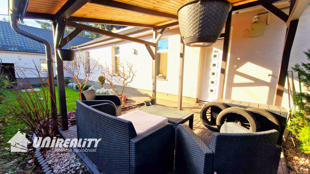 TOPOĽČANY – 2 – DOMY za cenu 1 / širšie centrum mesta /