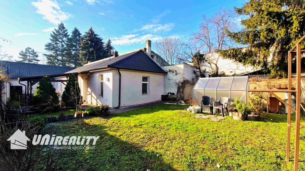 TOPOĽČANY – 2 – DOMY za cenu 1 / širšie centrum mesta /