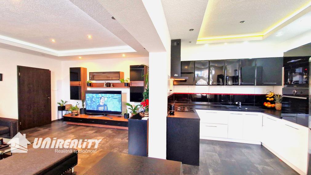 TOPOĽČANY – 2 – DOMY za cenu 1 / širšie centrum mesta /