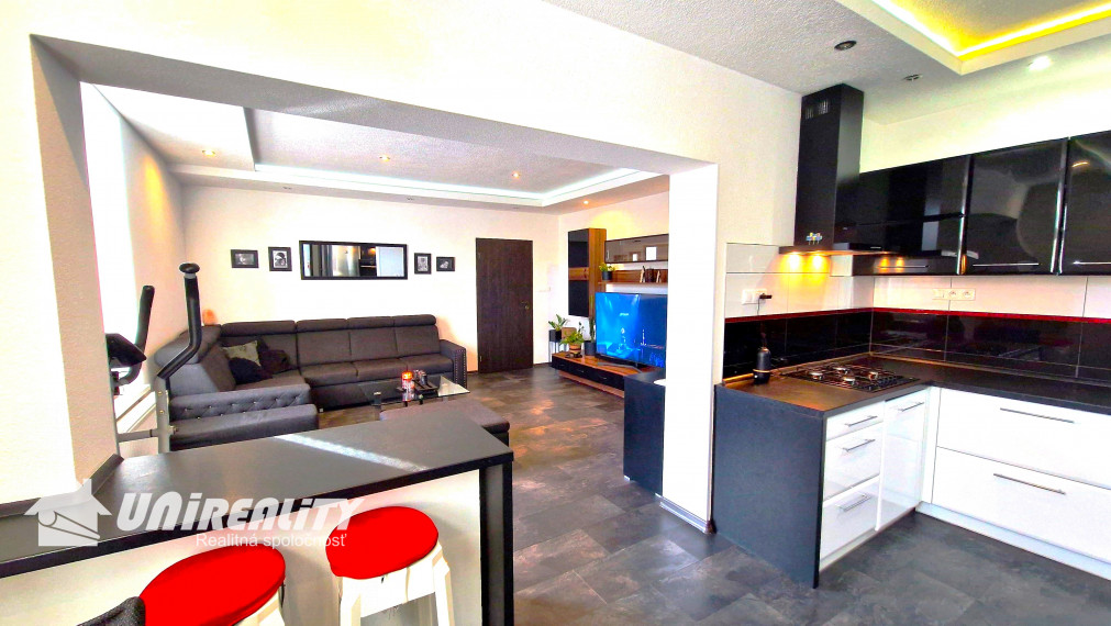 TOPOĽČANY – 2 – DOMY za cenu 1 / širšie centrum mesta /