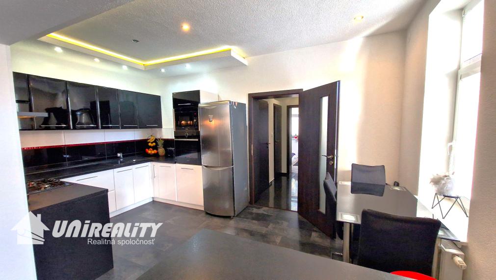 TOPOĽČANY – 2 – DOMY za cenu 1 / širšie centrum mesta /