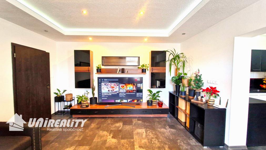 TOPOĽČANY – 2 – DOMY za cenu 1 / širšie centrum mesta /