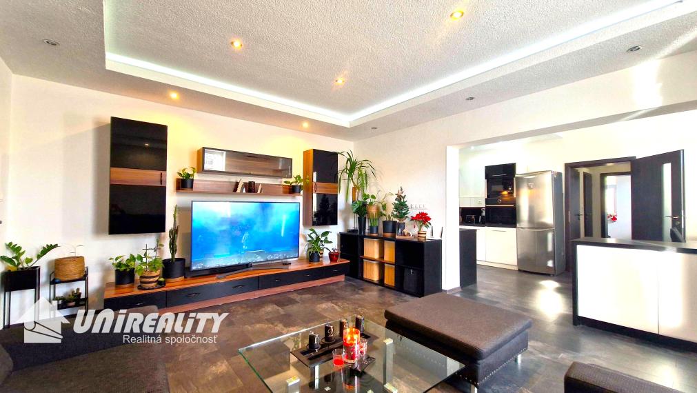 TOPOĽČANY – 2 – DOMY za cenu 1 / širšie centrum mesta /