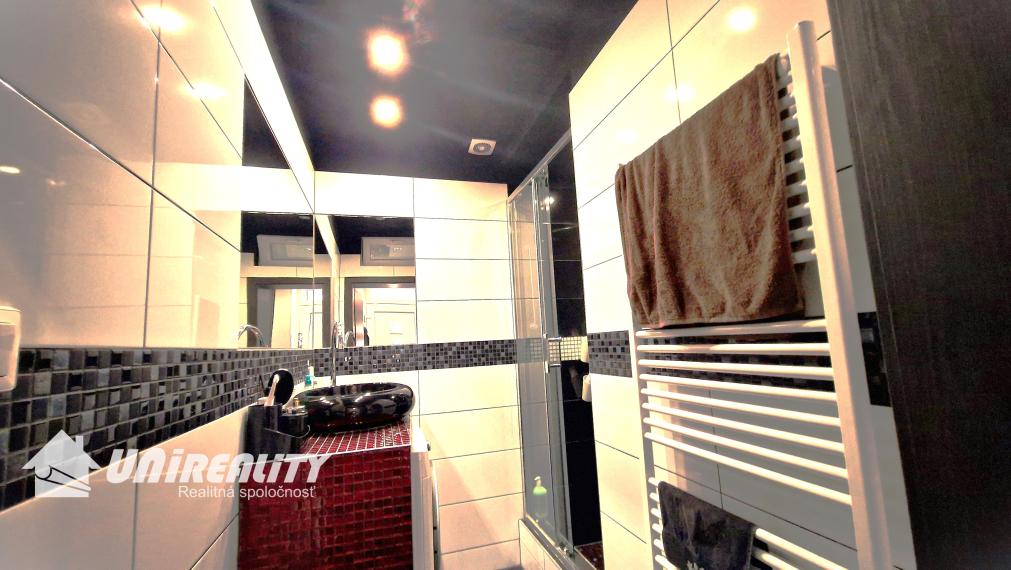 TOPOĽČANY – 2 – DOMY za cenu 1 / širšie centrum mesta /