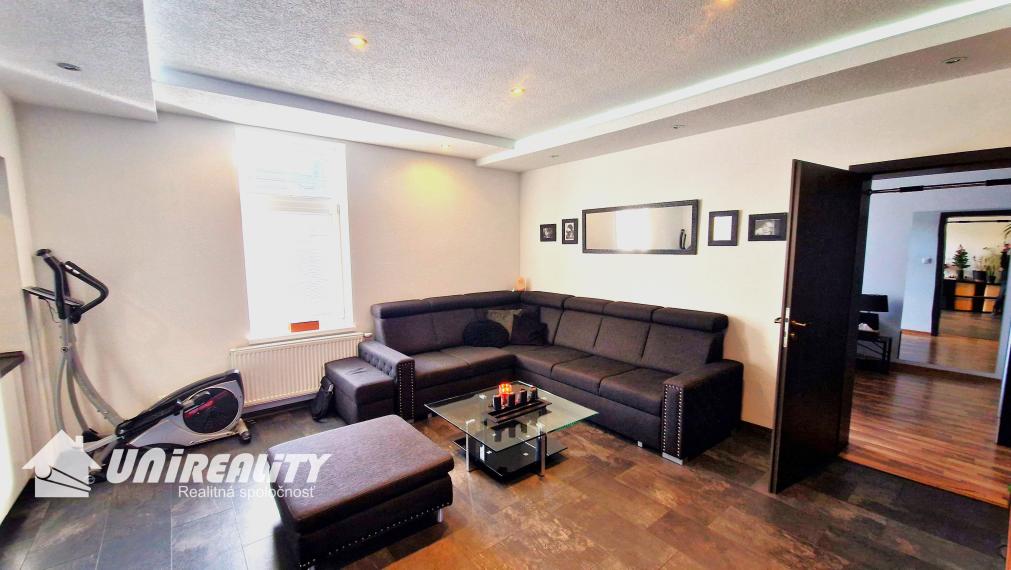 TOPOĽČANY – 2 – DOMY za cenu 1 / širšie centrum mesta /