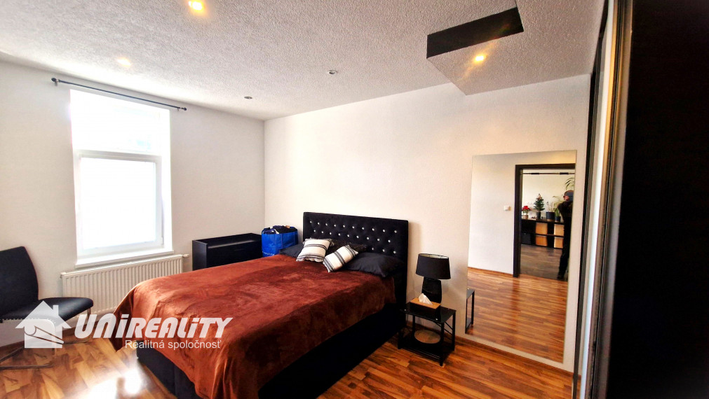 TOPOĽČANY – 2 – DOMY za cenu 1 / širšie centrum mesta /