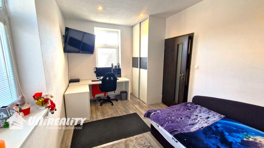 TOPOĽČANY – 2 – DOMY za cenu 1 / širšie centrum mesta /