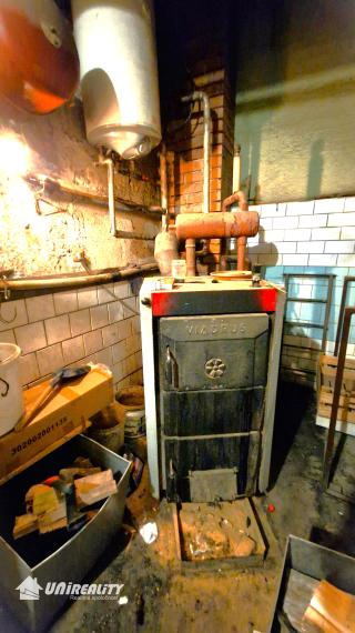 MALÁ  HRADNÁ - starší domček / pekná záhrada