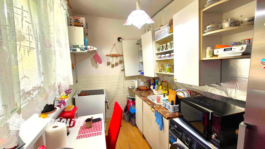 BÁNOVCE nad BEBR. – 3 – izb. byt / čiast. prerobený / 59 m2