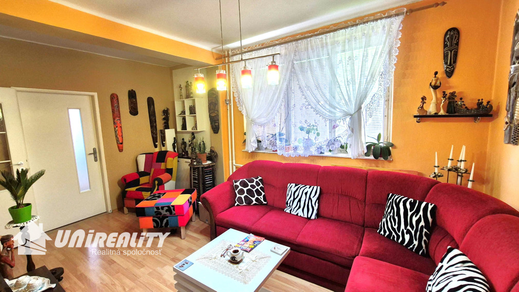 BÁNOVCE nad BEBR. – 3 – izb. byt / čiast. prerobený / 59 m2