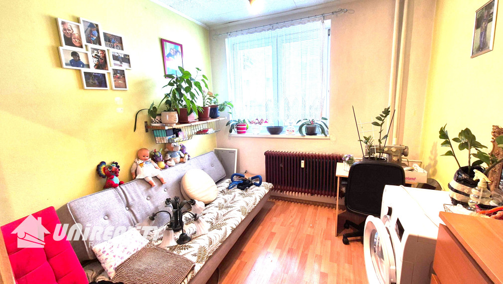 BÁNOVCE nad BEBR. – 3 – izb. byt / čiast. prerobený / 59 m2