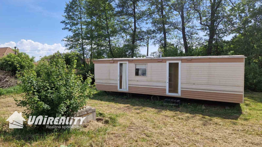 HORNÉ DRŽKOVCE  – MOBILNÝ DOM s pozemkom pri potoku 790 m2