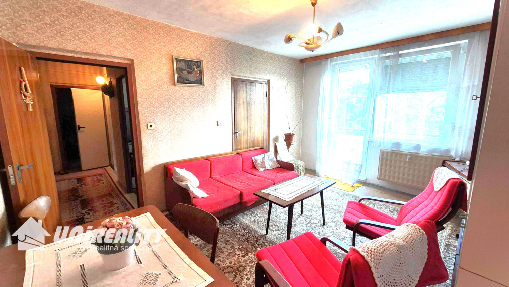 PREDANÉ - BÁNOVCE n. BEBR. – 2 a pol izb. byt / sídl. STRED / ul. Strážovská / 55 m2 / balkón /  IHNEĎ VOĽNÝ