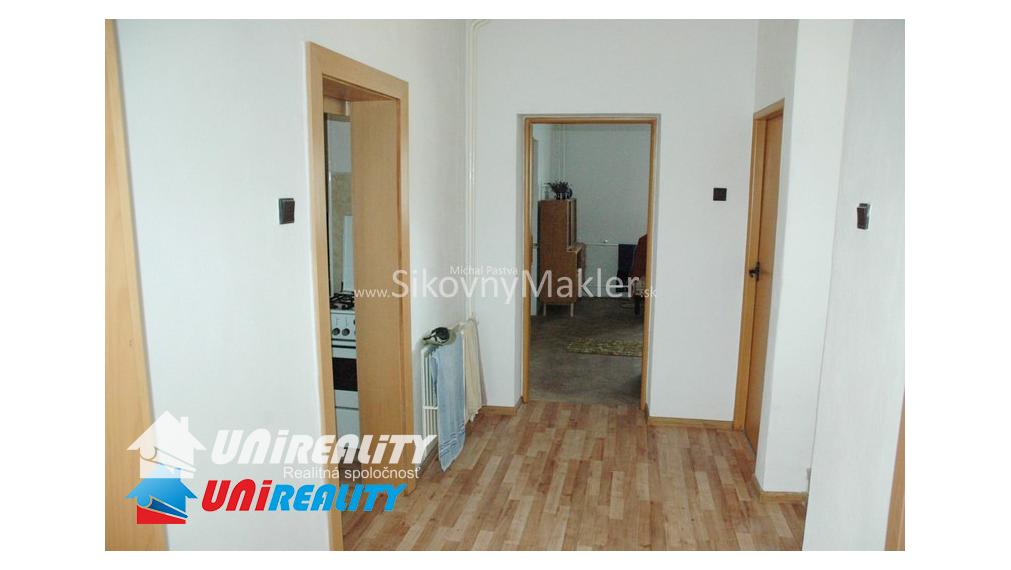 REZERVOVANÉ!!! VEĽKÁ ČAUSA - čiastočne zrekonštruovaný rodinný dom / 918 m2 / IBA U NÁS !!!