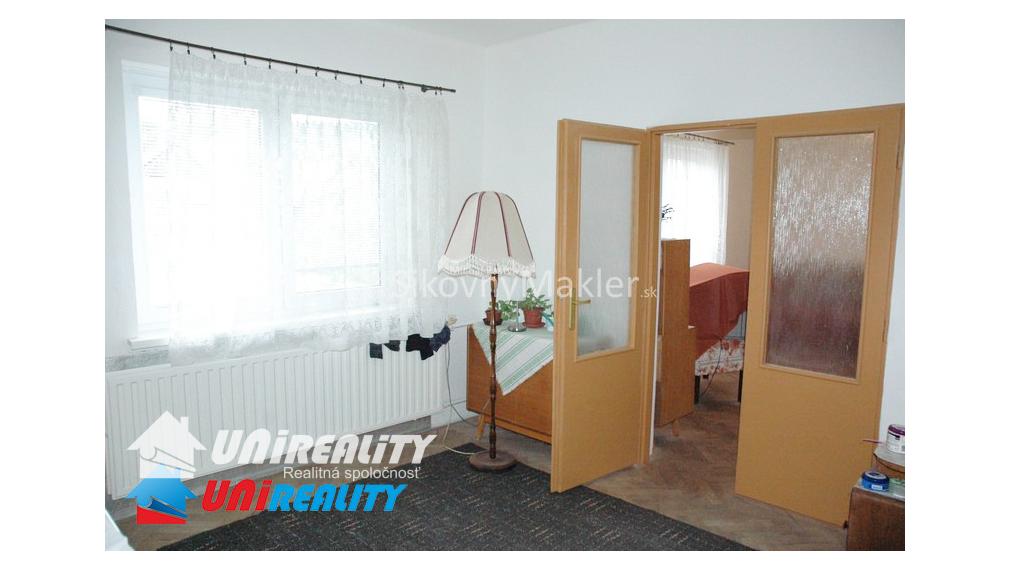 REZERVOVANÉ!!! VEĽKÁ ČAUSA - čiastočne zrekonštruovaný rodinný dom / 918 m2 / IBA U NÁS !!!