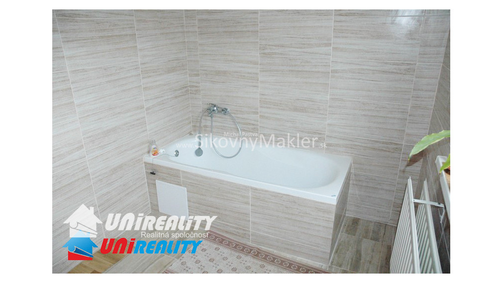 REZERVOVANÉ!!! VEĽKÁ ČAUSA - čiastočne zrekonštruovaný rodinný dom / 918 m2 / IBA U NÁS !!!