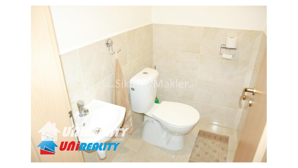 REZERVOVANÉ!!! VEĽKÁ ČAUSA - čiastočne zrekonštruovaný rodinný dom / 918 m2 / IBA U NÁS !!!