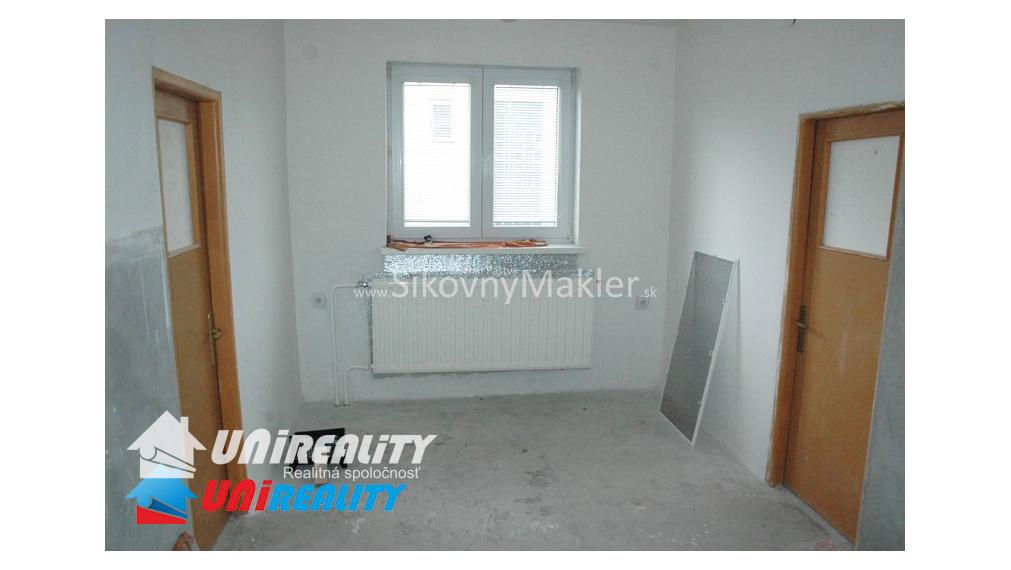 REZERVOVANÉ!!! VEĽKÁ ČAUSA - čiastočne zrekonštruovaný rodinný dom / 918 m2 / IBA U NÁS !!!