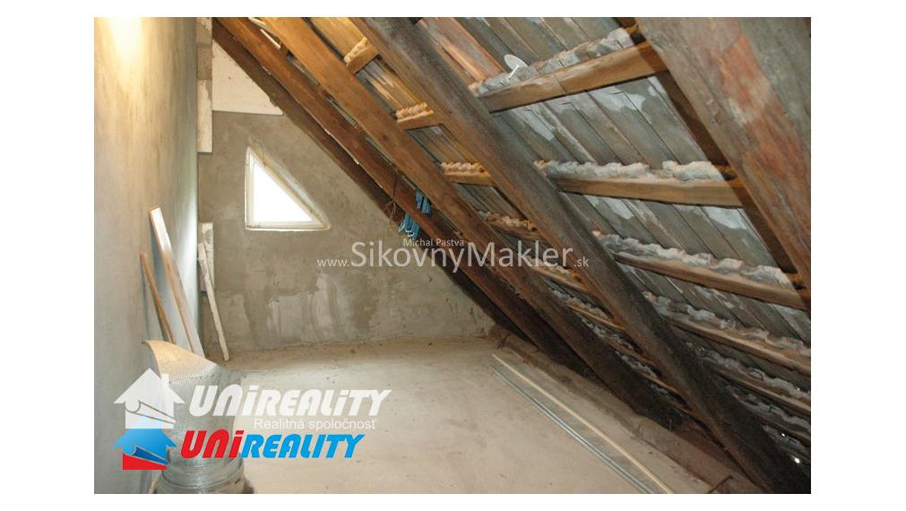 REZERVOVANÉ!!! VEĽKÁ ČAUSA - čiastočne zrekonštruovaný rodinný dom / 918 m2 / IBA U NÁS !!!