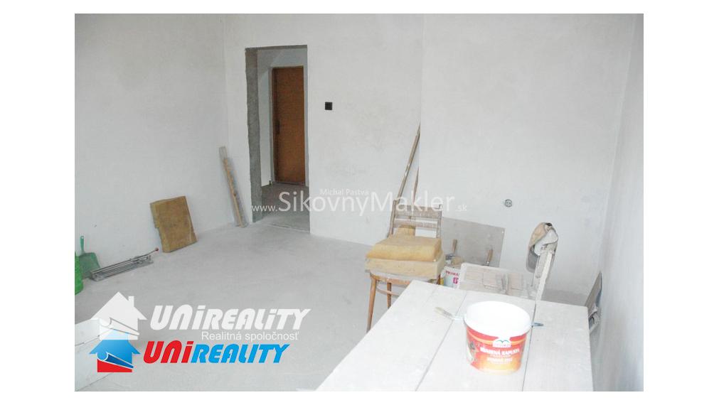 REZERVOVANÉ!!! VEĽKÁ ČAUSA - čiastočne zrekonštruovaný rodinný dom / 918 m2 / IBA U NÁS !!!