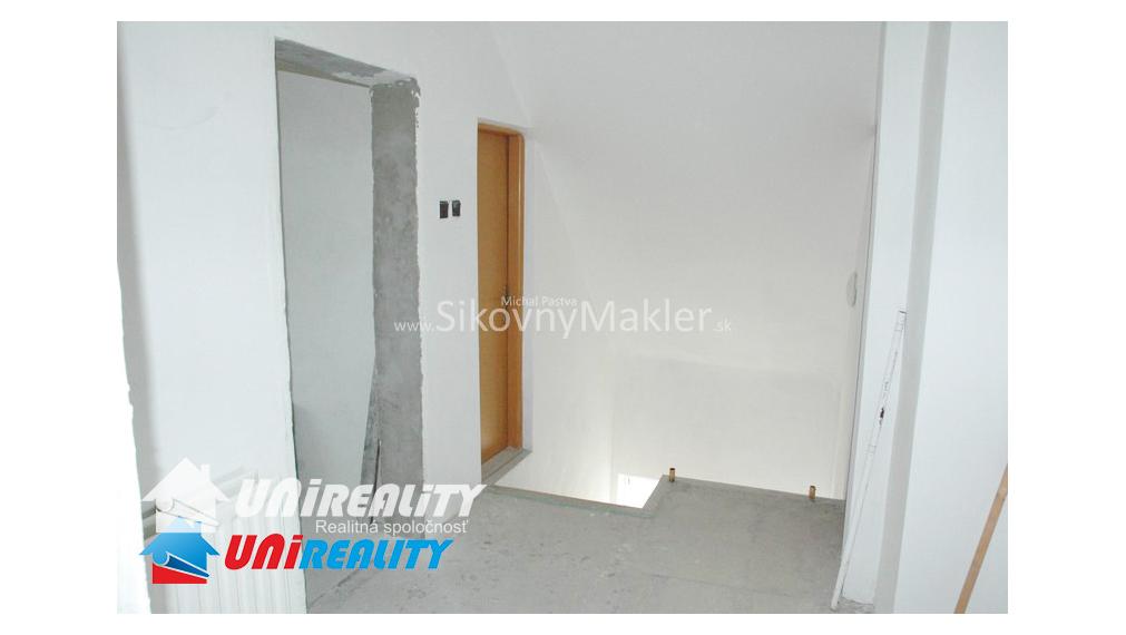 REZERVOVANÉ!!! VEĽKÁ ČAUSA - čiastočne zrekonštruovaný rodinný dom / 918 m2 / IBA U NÁS !!!