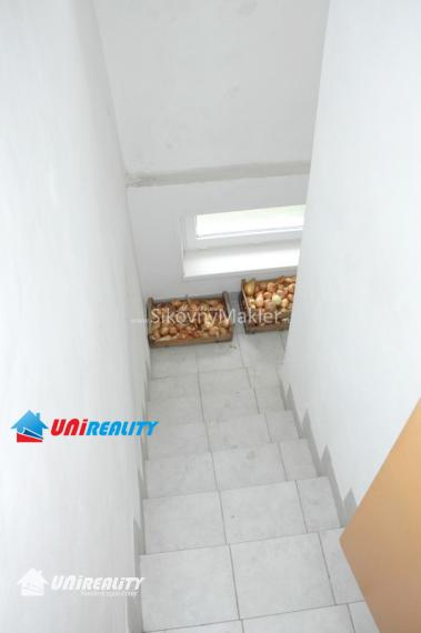 REZERVOVANÉ!!! VEĽKÁ ČAUSA - čiastočne zrekonštruovaný rodinný dom / 918 m2 / IBA U NÁS !!!