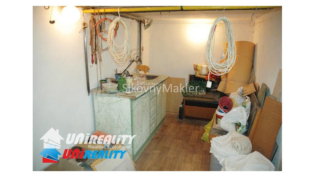 REZERVOVANÉ!!! VEĽKÁ ČAUSA - čiastočne zrekonštruovaný rodinný dom / 918 m2 / IBA U NÁS !!!