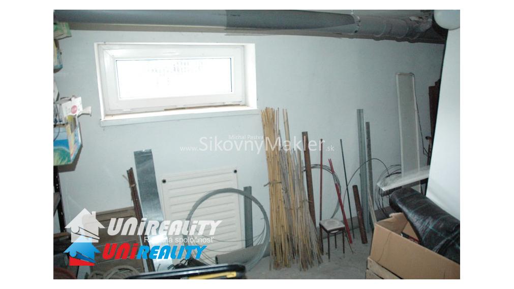 REZERVOVANÉ!!! VEĽKÁ ČAUSA - čiastočne zrekonštruovaný rodinný dom / 918 m2 / IBA U NÁS !!!