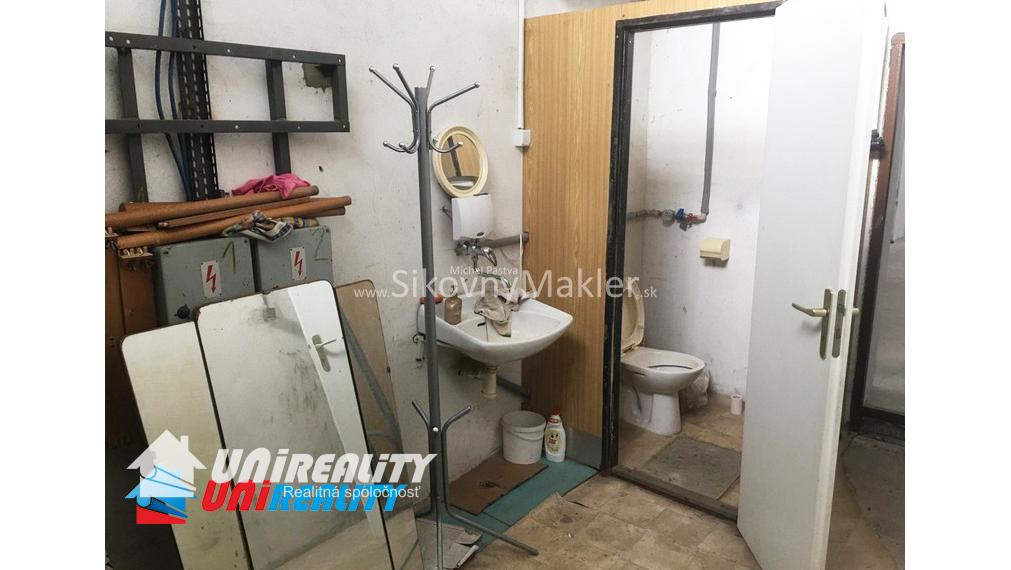 DOLNÉ VESTENICE- Komerčný objekt / skladovacie priestory/ výmera 165 m2