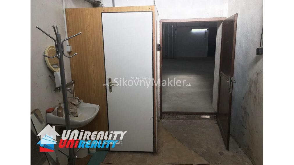 DOLNÉ VESTENICE- Komerčný objekt / skladovacie priestory/ výmera 165 m2
