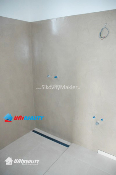 BISKUPICE- Zabehnuté pohostinstvo a byt so samostatným vchodom / pozemok 822 m2