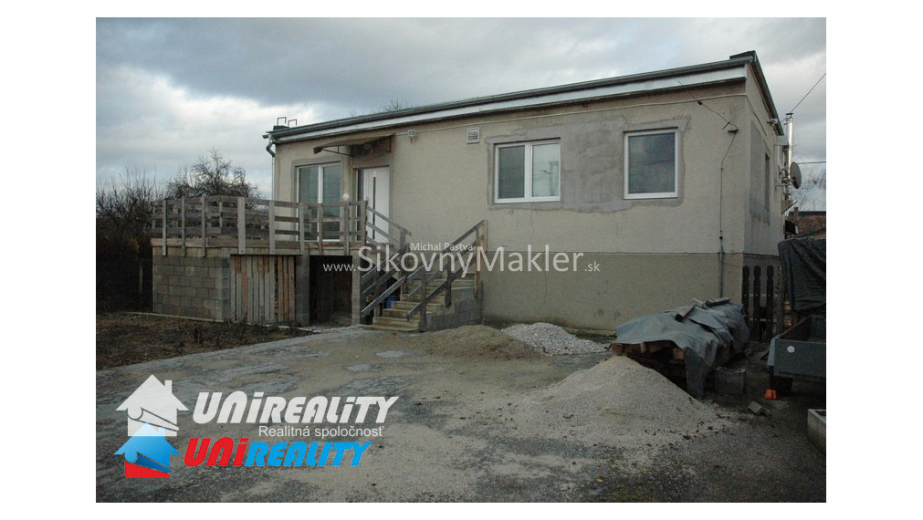 BISKUPICE- Zabehnuté pohostinstvo a byt so samostatným vchodom / pozemok 822 m2