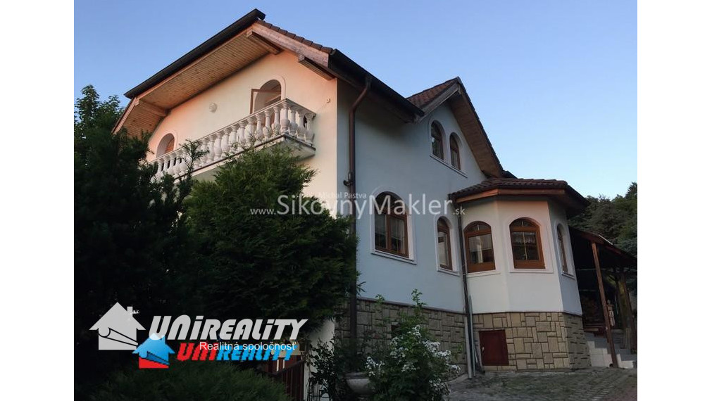 BÁNOVCE NAD BEBRAVOU - 4 - izbový dom na predaj / pozemok 1.730 m2 / IBA U NÁS !!!