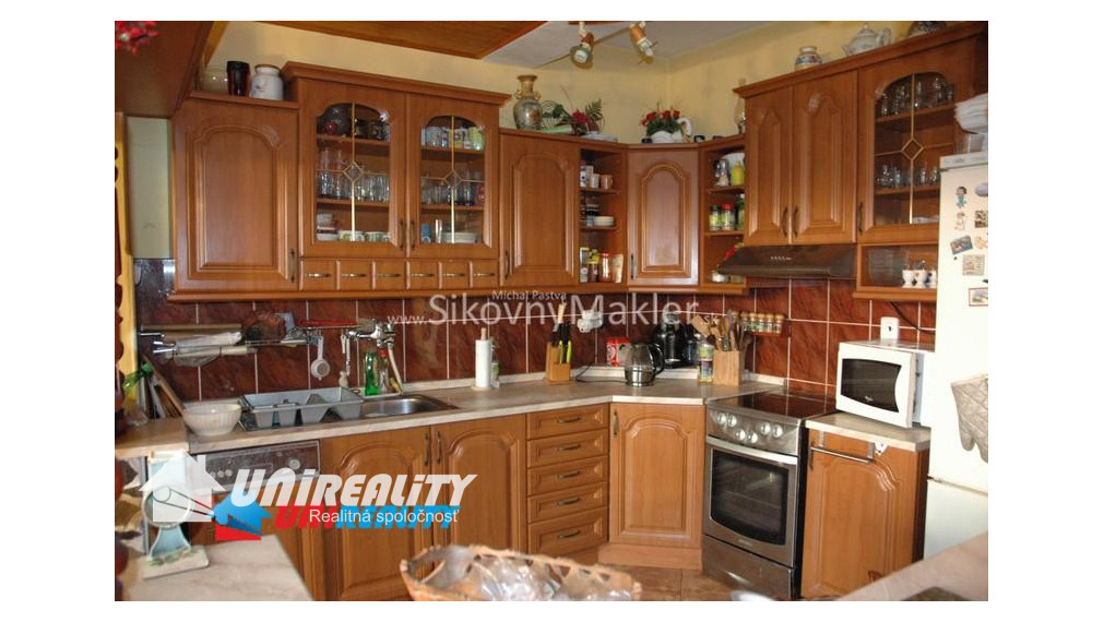 BÁNOVCE NAD BEBRAVOU - 4 - izbový dom na predaj / pozemok 1.730 m2 / IBA U NÁS !!!