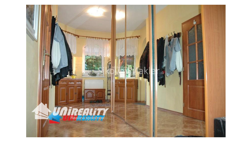 BÁNOVCE NAD BEBRAVOU - 4 - izbový dom na predaj / pozemok 1.730 m2 / IBA U NÁS !!!