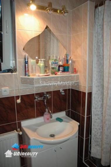 BÁNOVCE NAD BEBRAVOU - 4 - izbový dom na predaj / pozemok 1.730 m2 / IBA U NÁS !!!