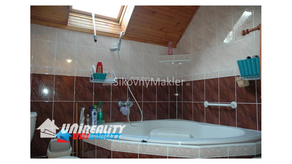 BÁNOVCE NAD BEBRAVOU - 4 - izbový dom na predaj / pozemok 1.730 m2 / IBA U NÁS !!!