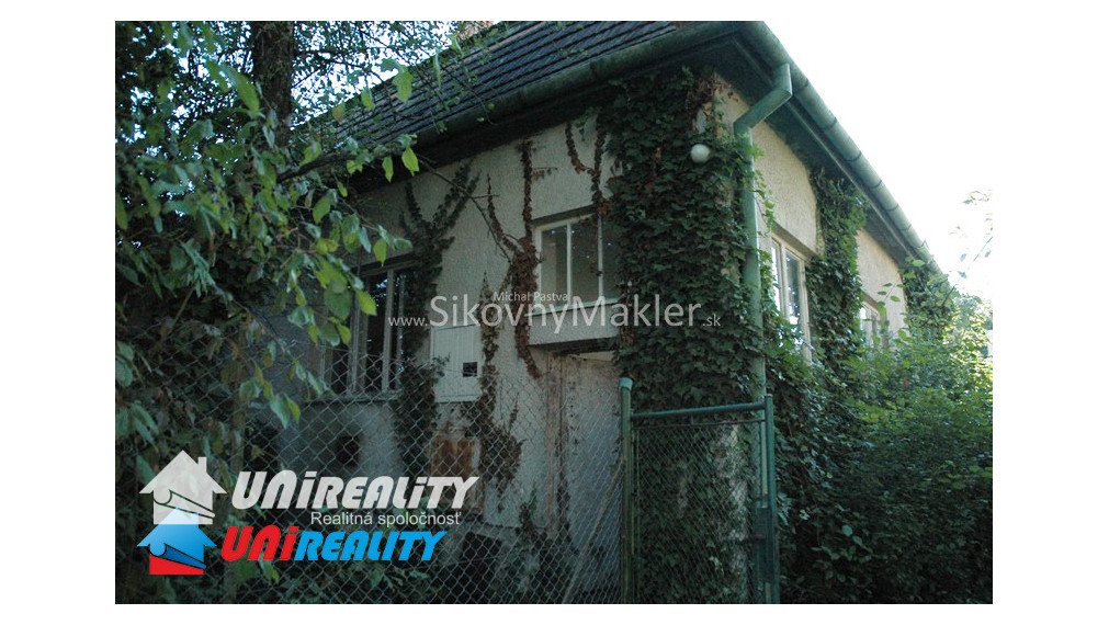 BREZOLUPY - starší rodinný dom / pozemok 408 m2