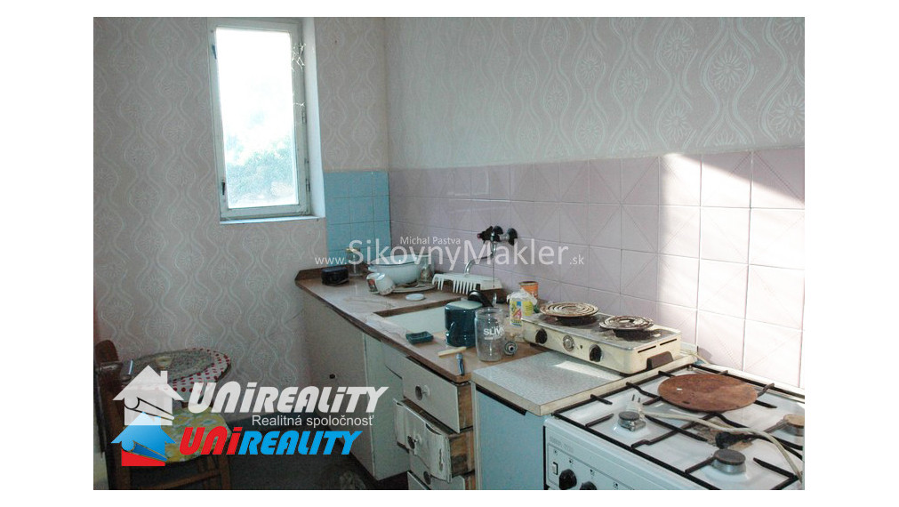 BREZOLUPY - starší rodinný dom / pozemok 408 m2