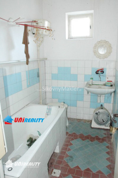 BREZOLUPY - starší rodinný dom / pozemok 408 m2