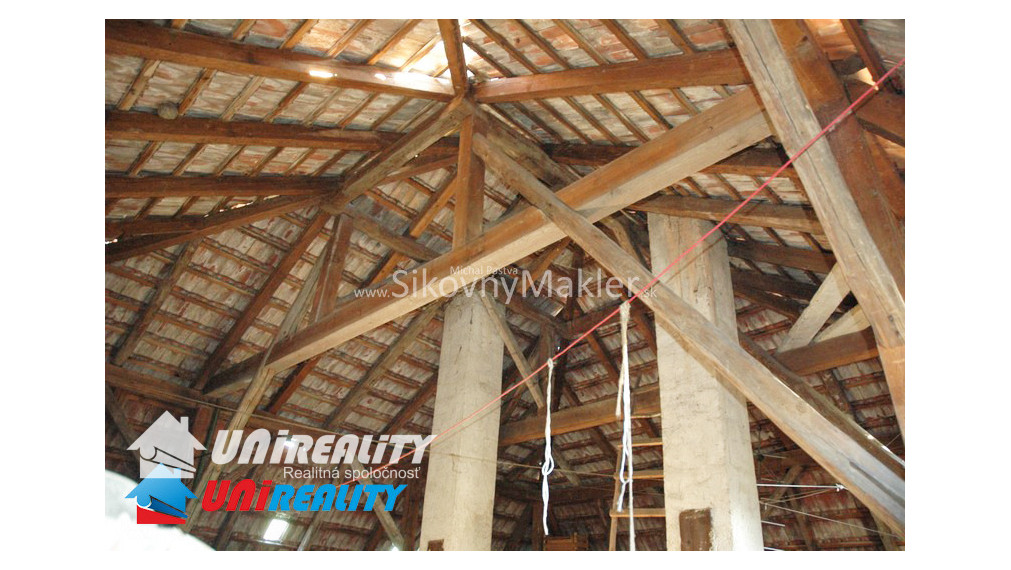 BREZOLUPY - starší rodinný dom / pozemok 408 m2