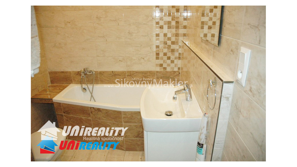 BÁNOVCE NAD BEBRAVOU - 3 izbový byt / SEVER / rekonštrukcia