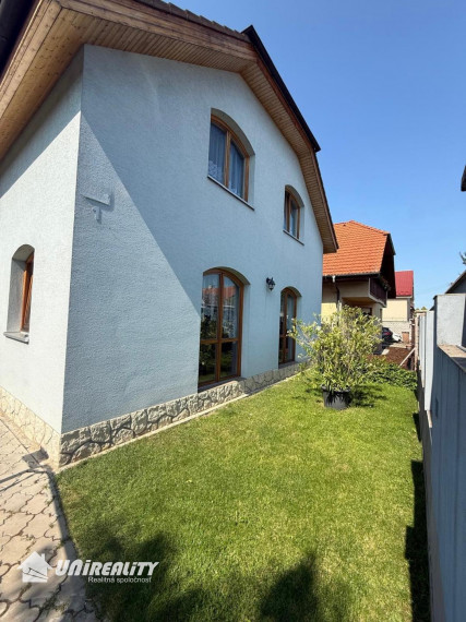 PREDAJ  samostatne stojaci 4-izbový RODINNÝ DOM - Podunajské Biskupice, Bratislava