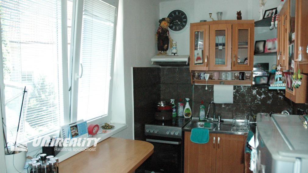 BÁNOVCE NAD BEBRAVOU - 3 izbový byt / Družstevná / rekonštrukcia / 61 m2 / IBA U NÁS