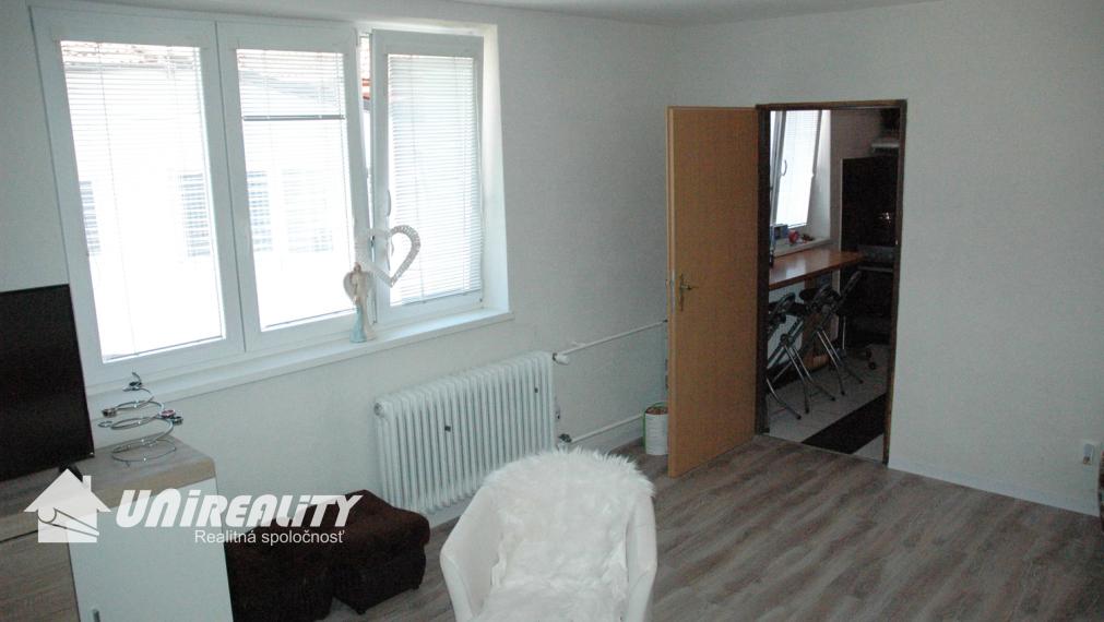 BÁNOVCE NAD BEBRAVOU - 3 izbový byt / Družstevná / rekonštrukcia / 61 m2 / IBA U NÁS