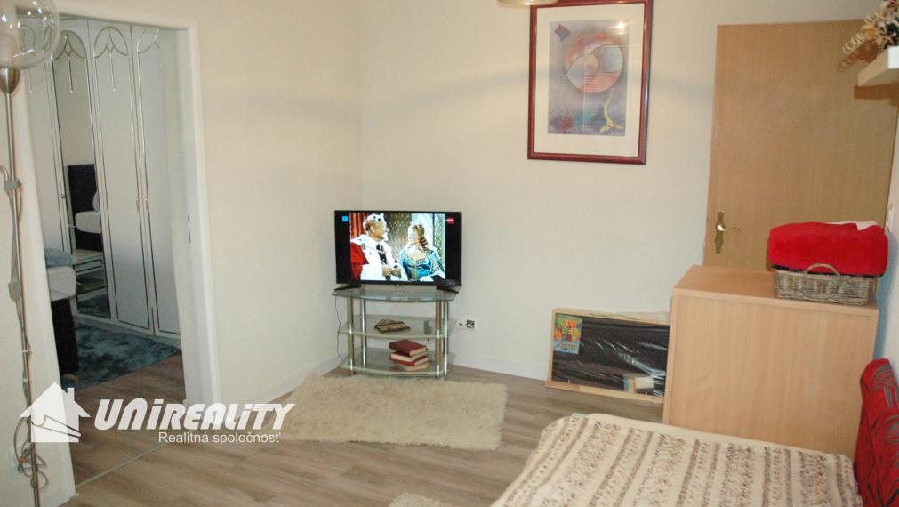 BÁNOVCE NAD BEBRAVOU - 3 izbový byt / Družstevná / rekonštrukcia / 61 m2 / IBA U NÁS