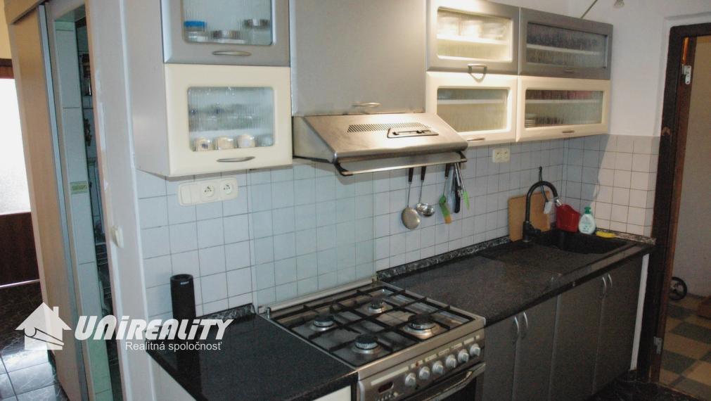 PRENÁJOM- BÁNOVCE n/B. - 3i byt /STRED/zariadenie/74 m2