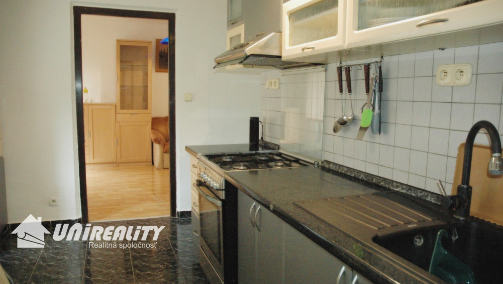 PRENÁJOM- BÁNOVCE n/B. - 3i byt /STRED/zariadenie/74 m2