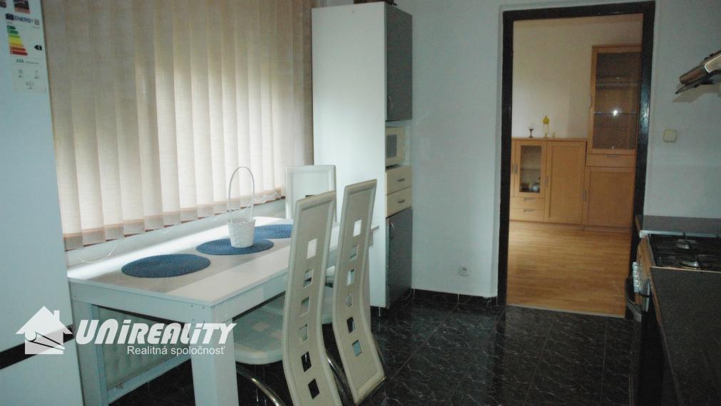 PRENÁJOM- BÁNOVCE n/B. - 3i byt /STRED/zariadenie/74 m2