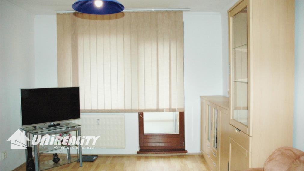 PRENÁJOM- BÁNOVCE n/B. - 3i byt /STRED/zariadenie/74 m2